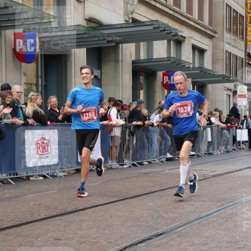 13.09.2026 - 21. swb-Marathon Bremen Strokosch-Dieckow http://msf.ph/oto/10386826 13.09.2026 12:54:23 Ziel 1020, 1256, 1629, 6112, 9399, 9617 meine-sportfotos.de