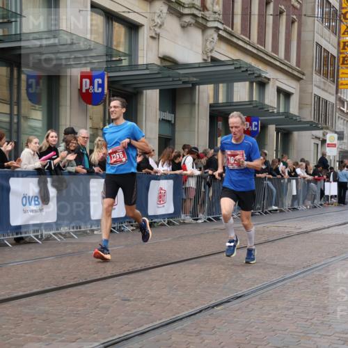13.09.2026 - 21. swb-Marathon Bremen Strokosch-Dieckow http://msf.ph/oto/10386835 13.09.2026 12:54:23 Ziel 1020, 1256, 1629, 6112, 9399, 9617 meine-sportfotos.de
