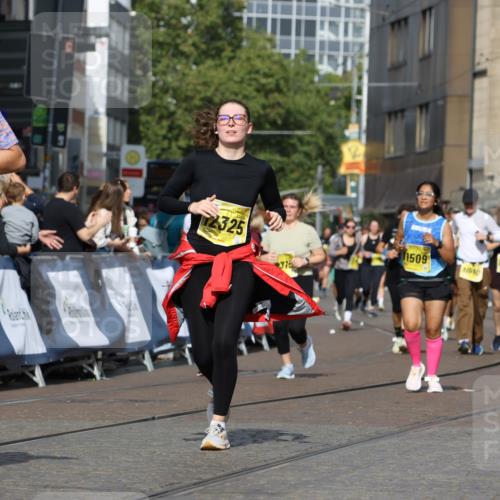 13.09.2026 - 21. swb-Marathon Bremen Strokosch-Dieckow http://msf.ph/oto/10386837 13.09.2026 11:08:21 Ziel 10139, 10404, 10493, 10660, 10674, 10767, 10859, 11044, 11378, 11404, 11659, 11831, 11833, 11958, 12024, 12031, 12066, 12160, 12248, 12384, 12389, 10229, 11065, 11124, 11560, 11561, 11678, 11888, 11968, 12073, 12162, 12164, 12410, 12516 meine-sportfotos.de