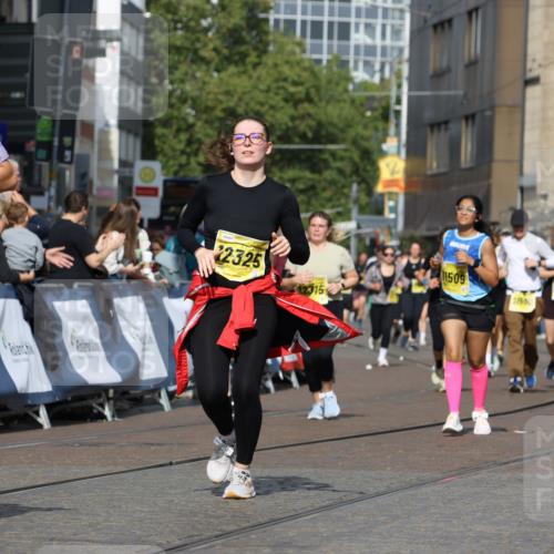 13.09.2026 - 21. swb-Marathon Bremen Strokosch-Dieckow http://msf.ph/oto/10386846 13.09.2026 11:08:22 Ziel 10139, 10404, 10493, 10660, 10767, 10793, 10859, 11032, 11044, 11378, 11404, 11659, 11831, 11833, 11958, 12024, 12031, 12066, 12160, 12248, 12384, 12389, 10229, 11065, 11124, 11560, 11561, 11678, 11888, 11968, 12073, 12162, 12164, 12410, 12516 meine-sportfotos.de