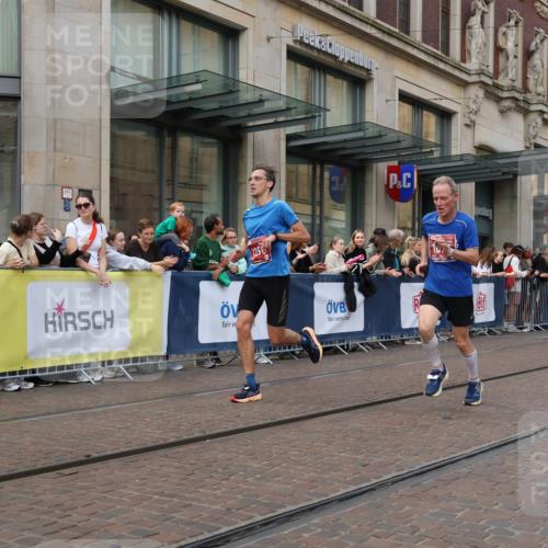 13.09.2026 - 21. swb-Marathon Bremen Strokosch-Dieckow http://msf.ph/oto/10386859 13.09.2026 12:54:24 Ziel 1020, 1256, 1629, 6112, 9399, 9617 meine-sportfotos.de