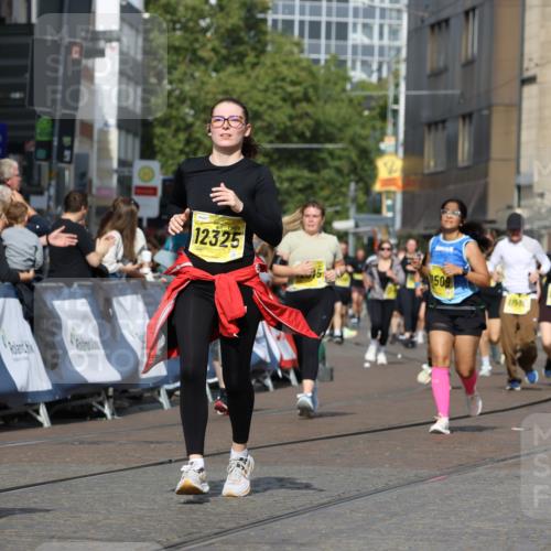 13.09.2026 - 21. swb-Marathon Bremen Strokosch-Dieckow http://msf.ph/oto/10386862 13.09.2026 11:08:22 Ziel 10139, 10404, 10493, 10660, 10767, 10793, 10859, 11032, 11044, 11378, 11404, 11659, 11831, 11833, 11958, 12024, 12031, 12066, 12160, 12248, 12384, 12389, 10229, 11065, 11124, 11560, 11561, 11678, 11888, 11968, 12073, 12162, 12164, 12410, 12516 meine-sportfotos.de