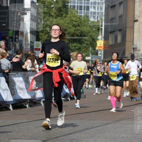 13.09.2026 - 21. swb-Marathon Bremen Strokosch-Dieckow http://msf.ph/oto/10386868 13.09.2026 11:08:22 Ziel 10139, 10404, 10493, 10660, 10767, 10793, 10859, 11032, 11044, 11378, 11404, 11659, 11831, 11833, 11958, 12024, 12031, 12066, 12160, 12248, 12384, 12389, 10229, 11065, 11124, 11560, 11561, 11678, 11888, 11968, 12073, 12162, 12164, 12410, 12516 meine-sportfotos.de