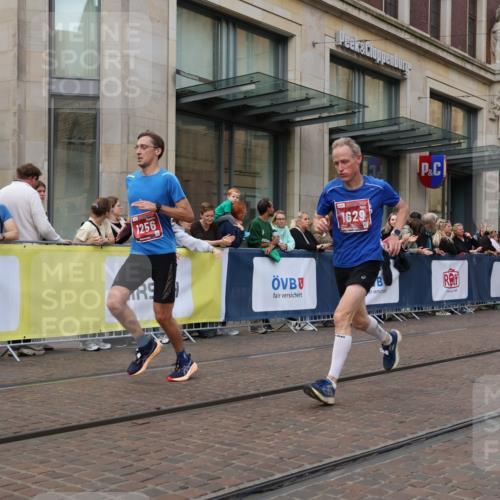13.09.2026 - 21. swb-Marathon Bremen Strokosch-Dieckow http://msf.ph/oto/10386873 13.09.2026 12:54:24 Ziel 1020, 1256, 1629, 6112, 9399, 9617 meine-sportfotos.de