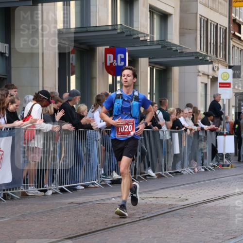 13.09.2026 - 21. swb-Marathon Bremen Strokosch-Dieckow http://msf.ph/oto/10386890 13.09.2026 12:54:45 Ziel 3744, 13085, 1020 meine-sportfotos.de