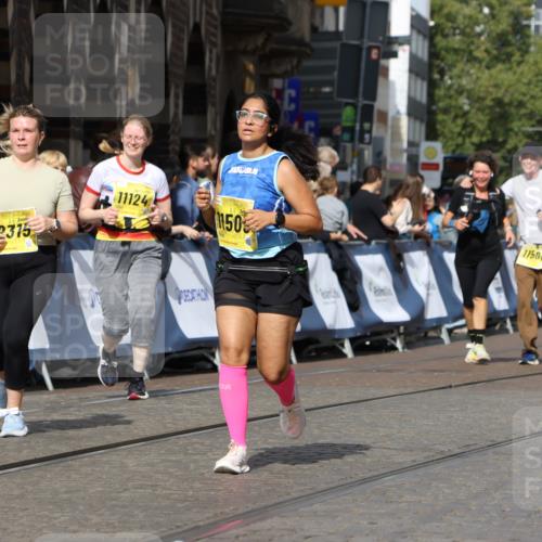 13.09.2026 - 21. swb-Marathon Bremen Strokosch-Dieckow http://msf.ph/oto/10386918 13.09.2026 11:08:28 Ziel 10135, 10139, 10188, 10404, 10493, 10767, 10793, 10851, 10859, 11032, 11044, 11263, 11378, 11404, 11659, 11831, 11833, 11958, 12031, 12066, 12160, 12248, 12325, 12384, 12389, 10229, 10399, 10609, 11065, 11358, 11678, 11710, 11834, 12162, 12516 meine-sportfotos.de