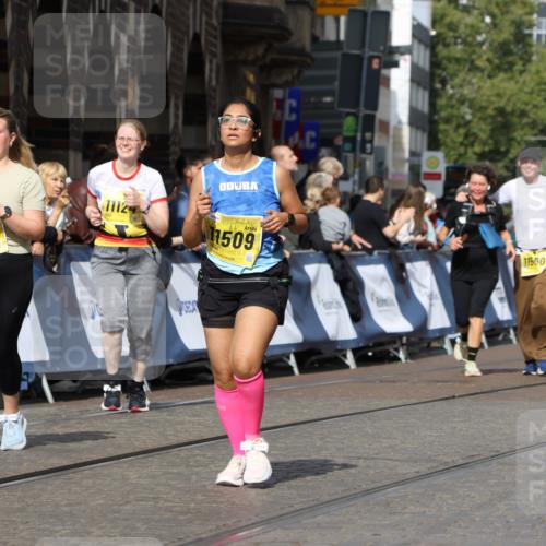 13.09.2026 - 21. swb-Marathon Bremen Strokosch-Dieckow http://msf.ph/oto/10386935 13.09.2026 11:08:28 Ziel 10135, 10139, 10188, 10404, 10493, 10767, 10793, 10851, 10859, 11032, 11044, 11263, 11378, 11404, 11659, 11831, 11833, 11958, 12031, 12066, 12160, 12248, 12325, 12384, 12389, 10229, 10399, 10609, 11065, 11358, 11678, 11710, 11834, 12162, 12516 meine-sportfotos.de