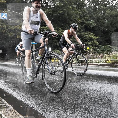 13.09.2026 - Stadtparktriathlon H.Heesch http://msf.ph/oto/10386965 13.09.2026 12:06:46 Radfahren 888, 1052, 1067 meine-sportfotos.de