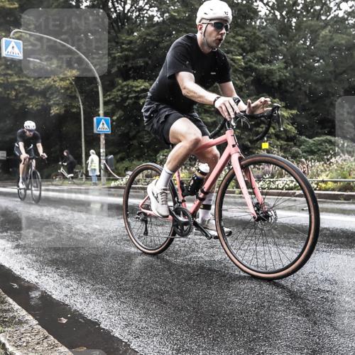 13.09.2026 - Stadtparktriathlon H.Heesch http://msf.ph/oto/10386976 13.09.2026 12:06:53 Radfahren 895, 922, 986, 1066 meine-sportfotos.de