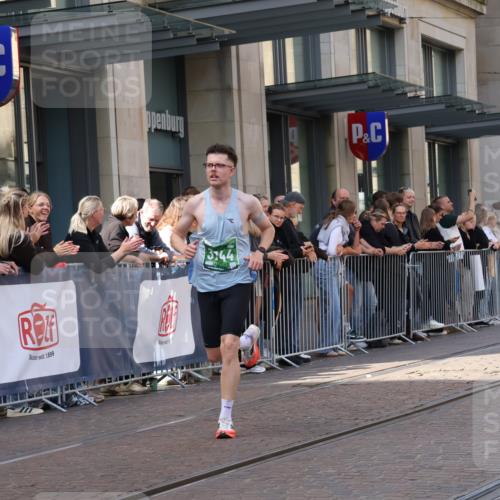 13.09.2026 - 21. swb-Marathon Bremen Strokosch-Dieckow http://msf.ph/oto/10386984 13.09.2026 12:55:03 Ziel 299, 3744, 13085 meine-sportfotos.de