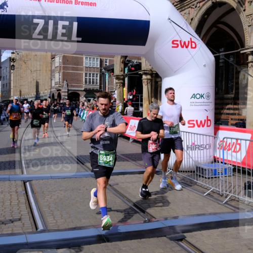 13.09.2026 - 21. swb-Marathon Bremen Tim E. http://msf.ph/oto/10386987 13.09.2026 13:26:39 Ziel 1368, 1649, 2434, 2658, 3603, 3983, 4723, 5747, 5906, 5934, 5992, 6230, 6639, 7626, 8817, 13195 meine-sportfotos.de
