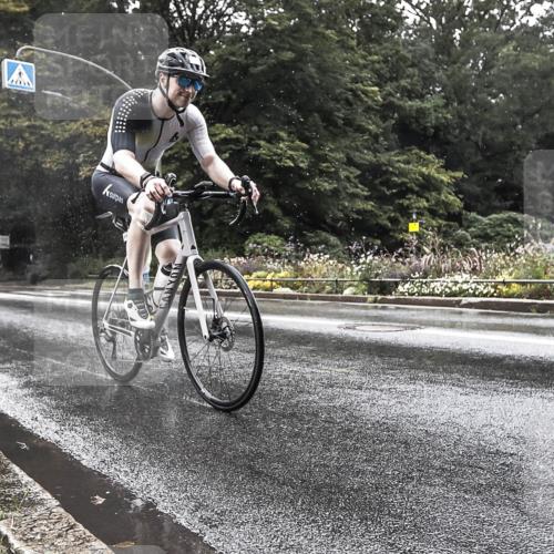 13.09.2026 - Stadtparktriathlon H.Heesch http://msf.ph/oto/10387018 13.09.2026 12:07:11 Radfahren 803, 851, 1035, 1057 meine-sportfotos.de