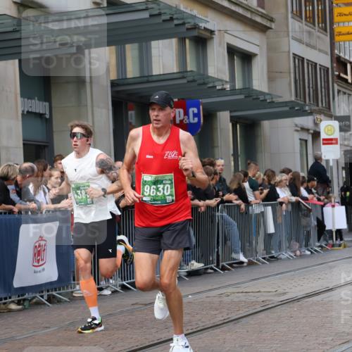 13.09.2026 - 21. swb-Marathon Bremen Strokosch-Dieckow http://msf.ph/oto/10387029 13.09.2026 12:55:23 Ziel 299, 1724, 2072, 4381, 5163, 9630, 10034, 3744 meine-sportfotos.de