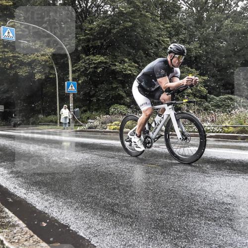 13.09.2026 - Stadtparktriathlon H.Heesch http://msf.ph/oto/10387032 13.09.2026 12:07:20 Radfahren 971, 975, 1055 meine-sportfotos.de