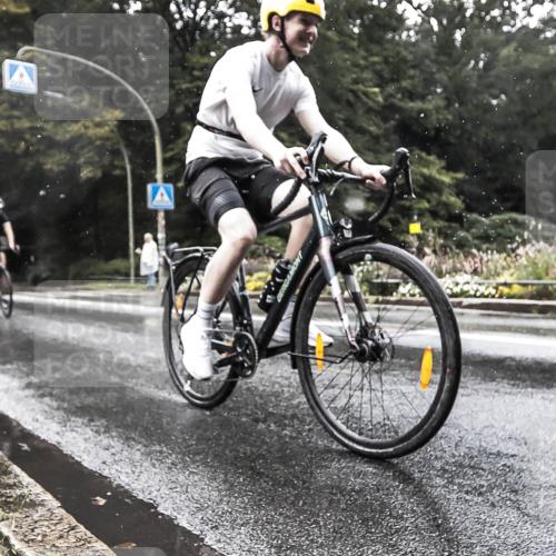 13.09.2026 - Stadtparktriathlon H.Heesch http://msf.ph/oto/10387034 13.09.2026 12:07:27 Radfahren 838, 917, 978, 1031 meine-sportfotos.de