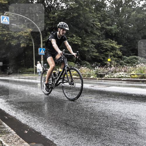 13.09.2026 - Stadtparktriathlon H.Heesch http://msf.ph/oto/10387038 13.09.2026 12:07:27 Radfahren 838, 917, 978, 1031 meine-sportfotos.de