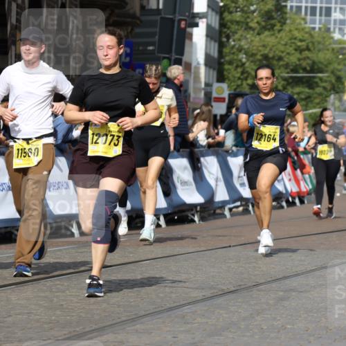 13.09.2026 - 21. swb-Marathon Bremen Strokosch-Dieckow http://msf.ph/oto/10387040 13.09.2026 11:08:32 Ziel 10135, 10188, 10404, 10493, 10767, 10793, 10851, 10859, 11032, 11263, 11404, 11509, 11659, 11831, 11833, 11958, 12160, 12248, 12315, 12325, 12384, 12389, 10399, 10609, 11358, 11421, 11678, 11710, 11718, 11834, 12162, 12517 meine-sportfotos.de
