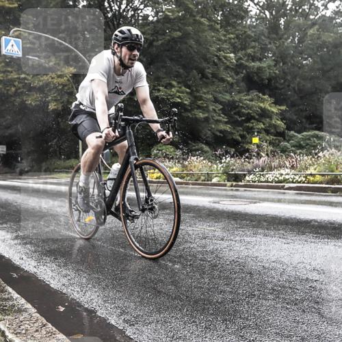 13.09.2026 - Stadtparktriathlon H.Heesch http://msf.ph/oto/10387052 13.09.2026 12:07:35 Radfahren 832, 1011, 1054 meine-sportfotos.de