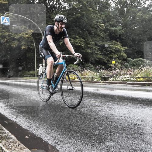 13.09.2026 - Stadtparktriathlon H.Heesch http://msf.ph/oto/10387054 13.09.2026 12:07:40 Radfahren 839, 983, 1026 meine-sportfotos.de