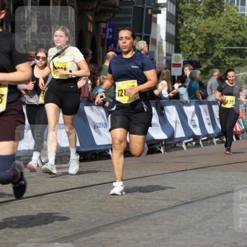 13.09.2026 - 21. swb-Marathon Bremen Strokosch-Dieckow http://msf.ph/oto/10387058 13.09.2026 11:08:34 Ziel 10135, 10188, 10404, 10493, 10767, 10793, 10851, 10859, 11032, 11263, 11509, 11659, 11831, 12160, 12248, 12315, 12325, 12384, 12389, 10399, 10469, 10609, 11358, 11421, 11710, 11718, 11834, 12162, 12256, 12517 meine-sportfotos.de
