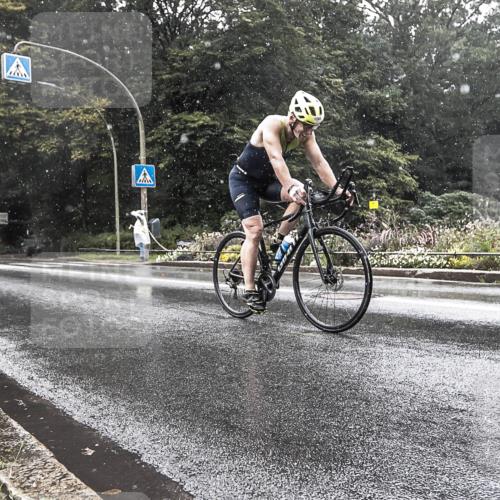 13.09.2026 - Stadtparktriathlon H.Heesch http://msf.ph/oto/10387081 13.09.2026 12:08:03 Radfahren 829, 1068 meine-sportfotos.de