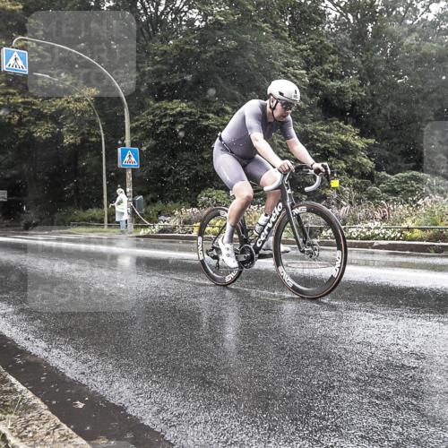 13.09.2026 - Stadtparktriathlon H.Heesch http://msf.ph/oto/10387117 13.09.2026 12:09:02 Radfahren 863, 939 meine-sportfotos.de
