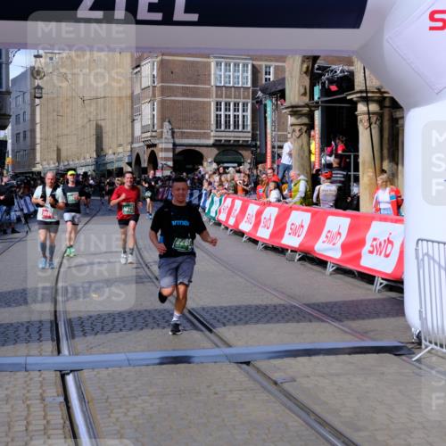 13.09.2026 - 21. swb-Marathon Bremen Tim E. http://msf.ph/oto/10387132 13.09.2026 13:26:52 Ziel 1368, 1649, 2779, 3526, 3603, 3852, 4077, 4598, 5992, 6289, 6375, 6548, 9260, 13195 meine-sportfotos.de