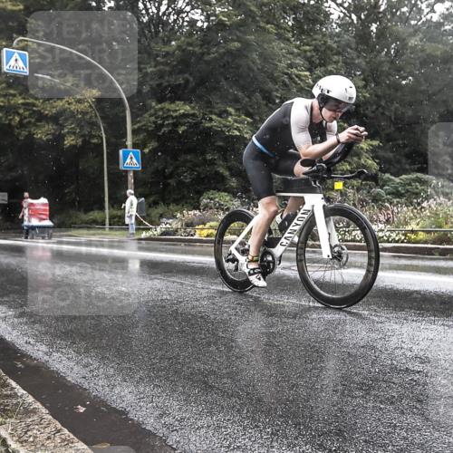 13.09.2026 - Stadtparktriathlon H.Heesch http://msf.ph/oto/10387168 13.09.2026 12:09:42 Radfahren 869, 928, 997 meine-sportfotos.de
