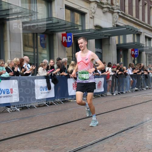 13.09.2026 - 21. swb-Marathon Bremen Strokosch-Dieckow http://msf.ph/oto/10387190 13.09.2026 12:55:43 Ziel 250, 1583, 2072, 5163, 6630, 10034, 13080, 299, 1724, 4381, 9630 meine-sportfotos.de