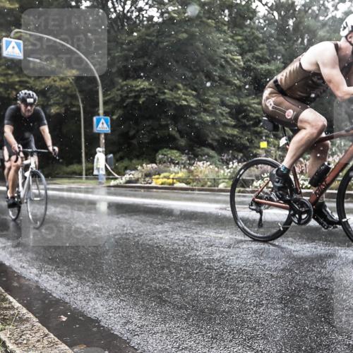13.09.2026 - Stadtparktriathlon H.Heesch http://msf.ph/oto/10387197 13.09.2026 12:10:05 Radfahren 861, 882, 915, 925, 1044 meine-sportfotos.de