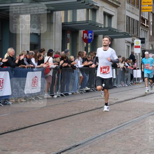 13.09.2026 - 21. swb-Marathon Bremen Strokosch-Dieckow http://msf.ph/oto/10387206 13.09.2026 12:55:44 Ziel 250, 1583, 2072, 5163, 6630, 10034, 13080, 299, 1724, 4381, 9630 meine-sportfotos.de