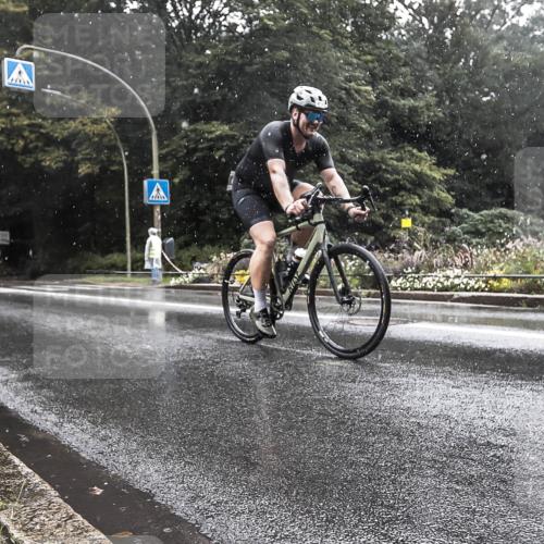13.09.2026 - Stadtparktriathlon H.Heesch http://msf.ph/oto/10387207 13.09.2026 12:10:05 Radfahren 861, 882, 915, 925, 1044 meine-sportfotos.de
