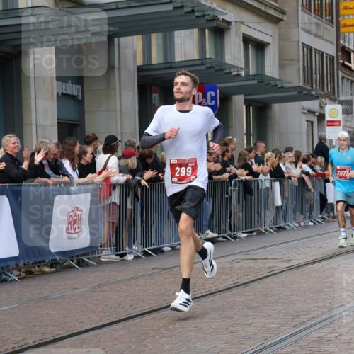 13.09.2026 - 21. swb-Marathon Bremen Strokosch-Dieckow http://msf.ph/oto/10387212 13.09.2026 12:55:44 Ziel 250, 1583, 2072, 5163, 6630, 10034, 13080, 299, 1724, 4381, 9630 meine-sportfotos.de