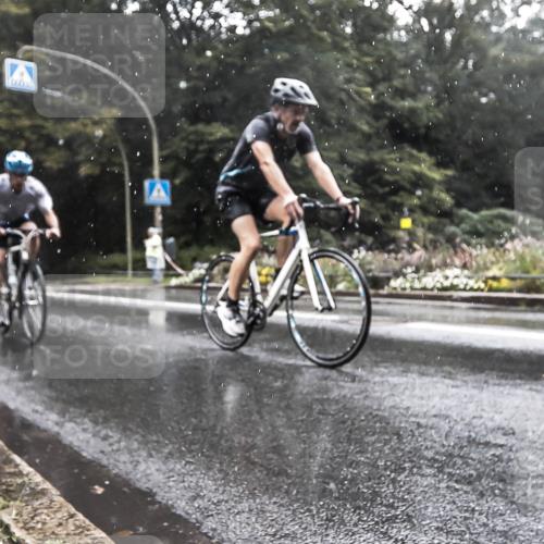13.09.2026 - Stadtparktriathlon H.Heesch http://msf.ph/oto/10387231 13.09.2026 12:10:26 Radfahren 860, 1062, 1063 meine-sportfotos.de