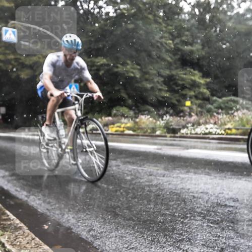 13.09.2026 - Stadtparktriathlon H.Heesch http://msf.ph/oto/10387237 13.09.2026 12:10:26 Radfahren 860, 1062, 1063 meine-sportfotos.de