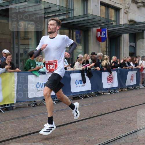 13.09.2026 - 21. swb-Marathon Bremen Strokosch-Dieckow http://msf.ph/oto/10387250 13.09.2026 12:55:46 Ziel 250, 1583, 6630, 13080, 299, 1724, 2072, 4381, 5163, 9630, 10034 meine-sportfotos.de