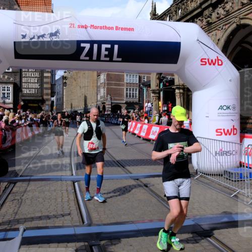 13.09.2026 - 21. swb-Marathon Bremen Tim E. http://msf.ph/oto/10387262 13.09.2026 13:26:57 Ziel 1368, 2779, 3526, 3852, 3893, 4077, 4441, 4598, 5054, 6289, 6375, 6548, 6580, 8112, 9260, 13097 meine-sportfotos.de