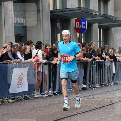 13.09.2026 - 21. swb-Marathon Bremen Strokosch-Dieckow http://msf.ph/oto/10387265 13.09.2026 12:55:47 Ziel 250, 1583, 6630, 13080, 299, 1724, 2072, 4381, 5163, 9630, 10034 meine-sportfotos.de