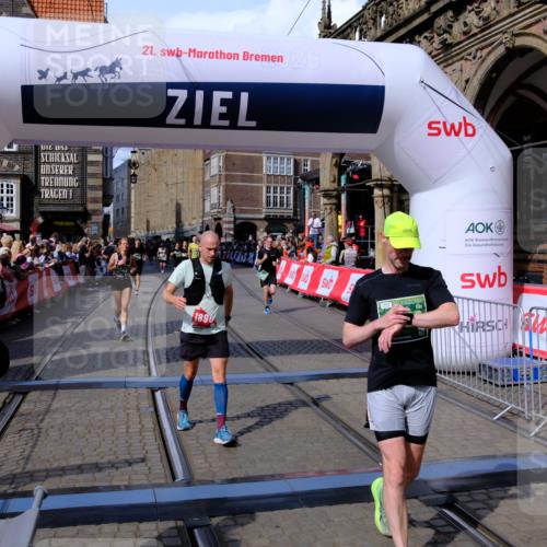13.09.2026 - 21. swb-Marathon Bremen Tim E. http://msf.ph/oto/10387270 13.09.2026 13:26:58 Ziel 1368, 2779, 3526, 3852, 3893, 4077, 4441, 4598, 5054, 5937, 6289, 6375, 6548, 6580, 8112, 9260, 9551, 13097 meine-sportfotos.de