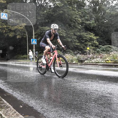 13.09.2026 - Stadtparktriathlon H.Heesch http://msf.ph/oto/10387271 13.09.2026 12:10:59 Radfahren 905, 938, 981, 1020 meine-sportfotos.de