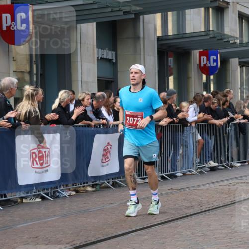 13.09.2026 - 21. swb-Marathon Bremen Strokosch-Dieckow http://msf.ph/oto/10387273 13.09.2026 12:55:47 Ziel 250, 1583, 6630, 13080, 299, 1724, 2072, 4381, 5163, 9630, 10034 meine-sportfotos.de