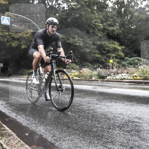 13.09.2026 - Stadtparktriathlon H.Heesch http://msf.ph/oto/10387283 13.09.2026 12:11:18 Radfahren 1036, 1048 meine-sportfotos.de