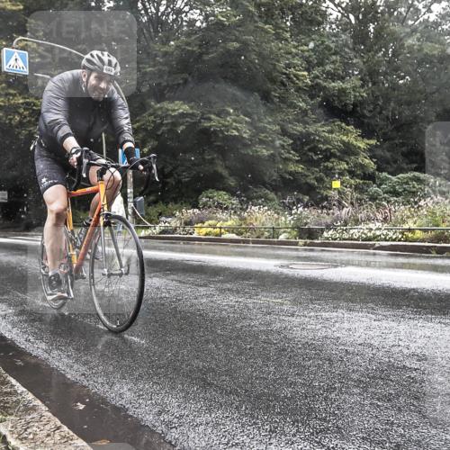 13.09.2026 - Stadtparktriathlon H.Heesch http://msf.ph/oto/10387289 13.09.2026 12:11:26 Radfahren 880, 962, 1008 meine-sportfotos.de