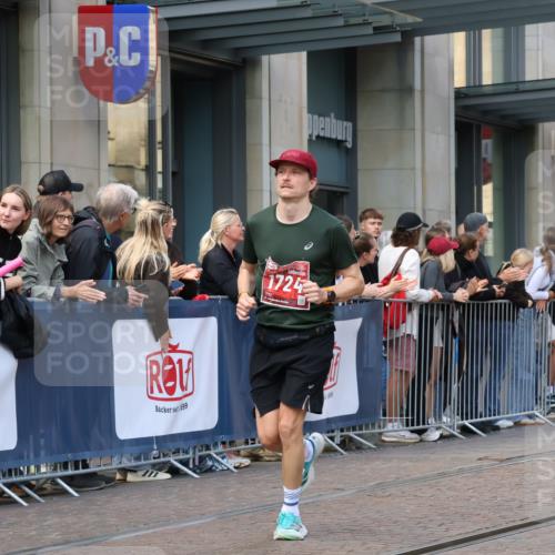 13.09.2026 - 21. swb-Marathon Bremen Strokosch-Dieckow http://msf.ph/oto/10387317 13.09.2026 12:55:50 Ziel 250, 6630, 13080, 299, 1583, 1724, 2072, 4381, 5163, 9630, 10034 meine-sportfotos.de