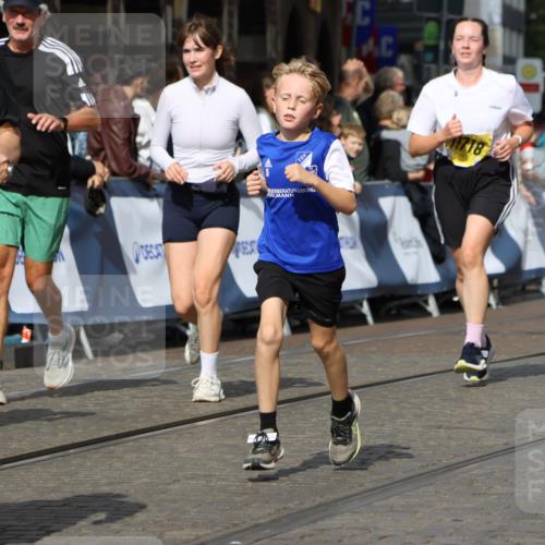 13.09.2026 - 21. swb-Marathon Bremen Strokosch-Dieckow http://msf.ph/oto/10387322 13.09.2026 11:08:51 Ziel 10229, 10609, 11065, 11124, 11509, 11560, 11561, 11678, 11834, 11888, 11968, 12073, 12162, 12164, 12315, 12410, 12516, 10217, 10321, 10455, 10570, 10599, 10630, 11011, 11053, 11074, 11138, 11531, 11812, 11905, 12192, 12438, 12554 meine-sportfotos.de