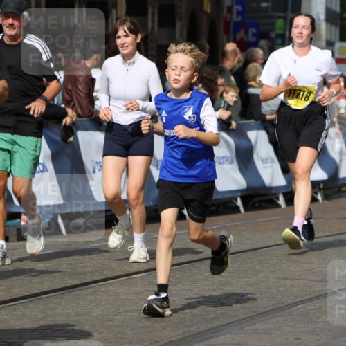 13.09.2026 - 21. swb-Marathon Bremen Strokosch-Dieckow http://msf.ph/oto/10387329 13.09.2026 11:08:51 Ziel 10229, 10609, 11065, 11124, 11509, 11560, 11561, 11678, 11834, 11888, 11968, 12073, 12162, 12164, 12315, 12410, 12516, 10217, 10321, 10455, 10570, 10599, 10630, 11011, 11053, 11074, 11138, 11531, 11812, 11905, 12192, 12438, 12554 meine-sportfotos.de