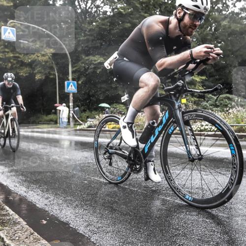 13.09.2026 - Stadtparktriathlon H.Heesch http://msf.ph/oto/10387343 13.09.2026 12:12:45 Radfahren 842, 857, 953, 970 meine-sportfotos.de