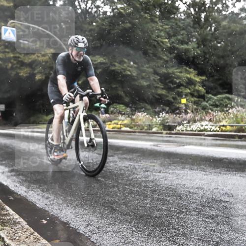 13.09.2026 - Stadtparktriathlon H.Heesch http://msf.ph/oto/10387348 13.09.2026 12:12:45 Radfahren 842, 857, 953, 970 meine-sportfotos.de