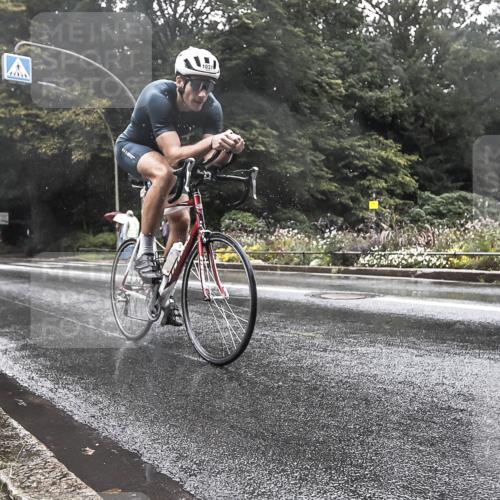 13.09.2026 - Stadtparktriathlon H.Heesch http://msf.ph/oto/10387357 13.09.2026 12:12:50 Radfahren 857, 970, 980, 1037 meine-sportfotos.de