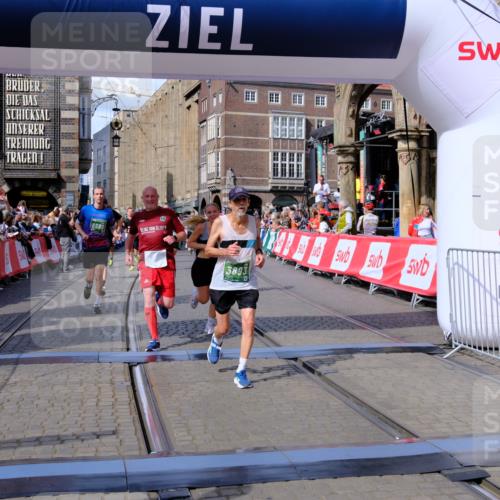 13.09.2026 - 21. swb-Marathon Bremen Tim E. http://msf.ph/oto/10387363 13.09.2026 13:27:08 Ziel 531, 946, 2089, 3076, 3302, 3510, 3527, 3852, 3893, 4327, 4441, 4598, 4919, 5054, 5689, 5937, 5943, 6289, 6314, 6375, 6455, 6580, 7027, 7246, 7317, 8112, 8303, 9150, 9551, 13097 meine-sportfotos.de